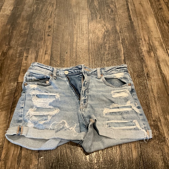 American Eagle, Mom short with asymmetrical cross over closure, Size 6  Super Di - Picture 2 of 7